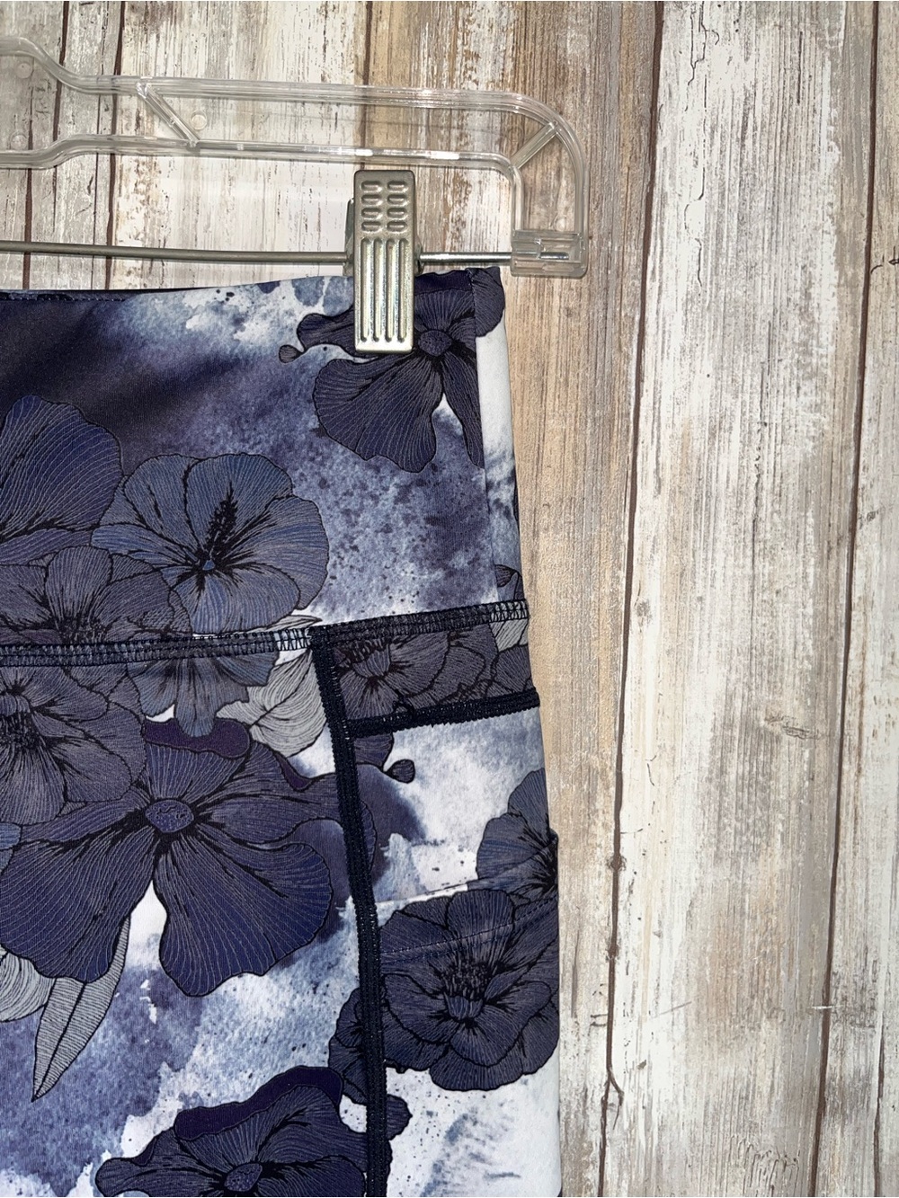 ZYIA Active Blue Floral Pocket Light n Tight Hi Rise Capri Leggings 4 - Picture 5 of 7